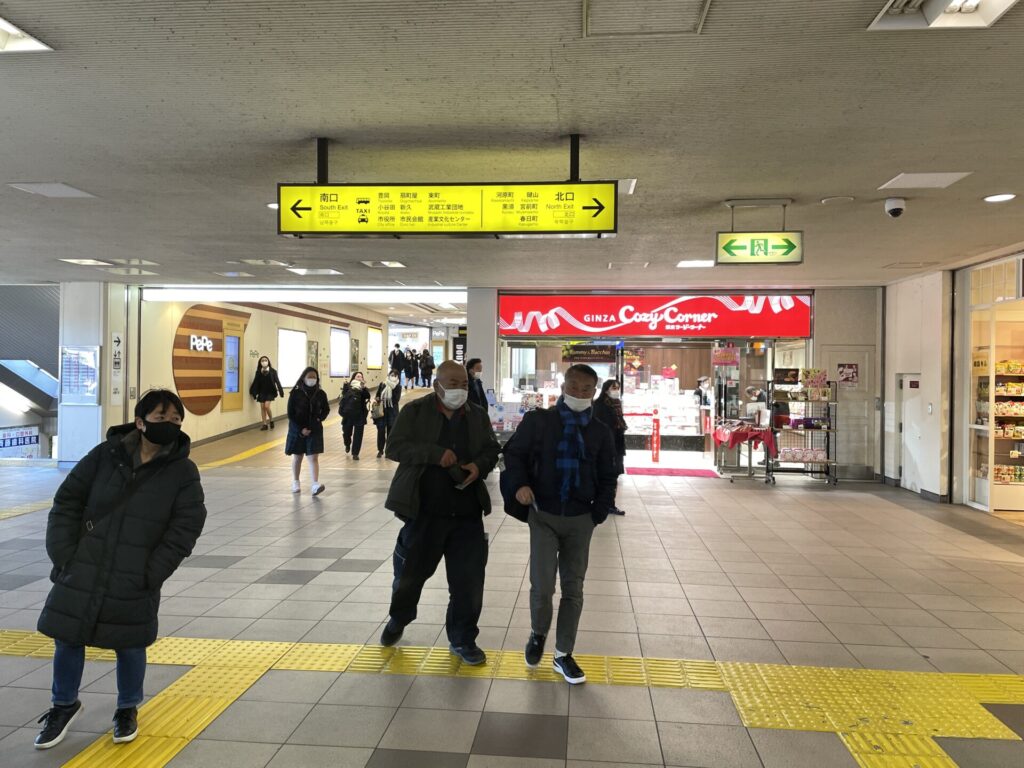 入間市駅改札